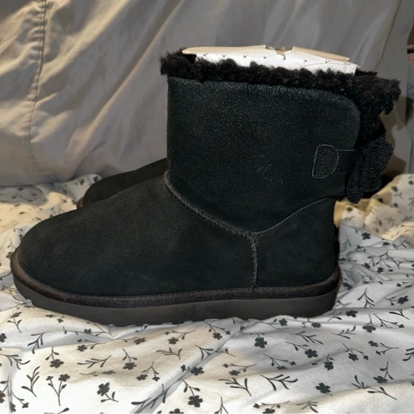 Black UGG boots - Picture 3 of 6